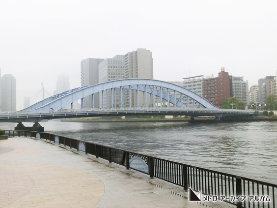 隅田川に架かる永代橋